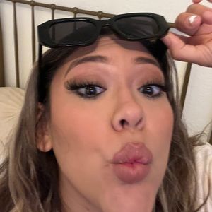 Meet your Posher, Corina